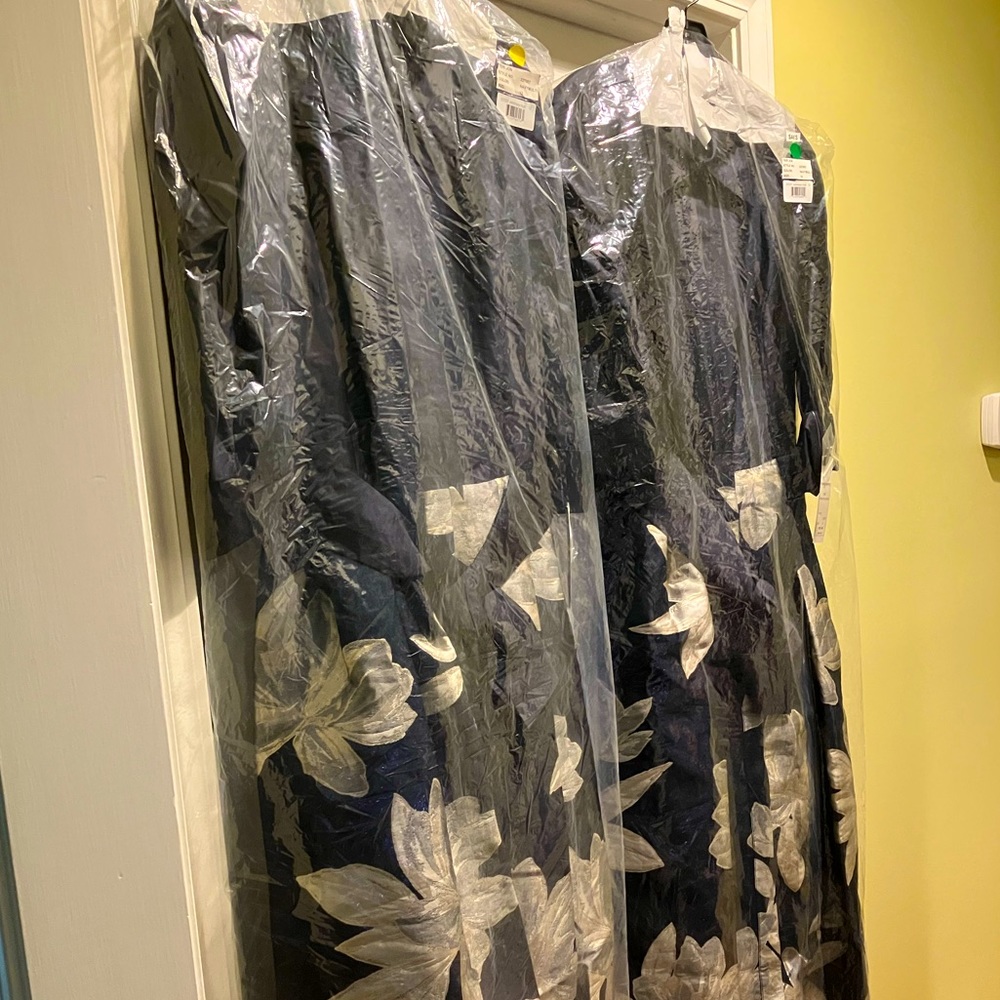 NWT Sizes 10 and 12 Teri Jon Navy Jacquard Floral Formal Gown